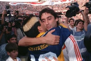El River de Ramón Díaz, con Enzo Francescoli, en el Superclásico del inolvidable abrazo entre Diego Maradona y Enzo Francescoli