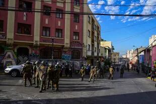 Despliegue de carabineros en Santiago de Chile, en febrero pasado. La policía fue muy cuestionada por la represión de las protestas de 2019