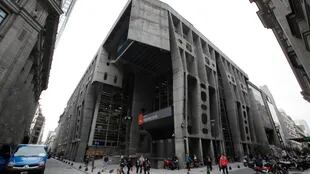 La sede central del Banco Hipotecario, una obra del arquitecto Clorindo Testa