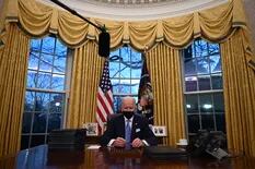 Guiños a la historia y fotos: los cambios que hizo Biden en el Salón Oval