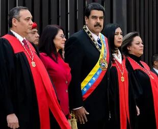 Maduro y su esposa estuvieron ayer con la plana mayor del Tribunal Supremo de Justicia, en Caracas