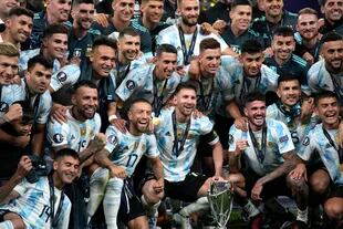 Luego de 28 años sin conquistar trofeos, la Argentina consiguió dos en menos de 11 meses; la Finalissima se suma a la Copa América de Brasil.