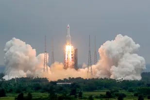 Un usuario puso en venta el cohete chino por Mercado Libre