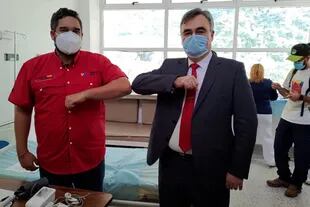 El hijo de Nicolás Maduro con el embajador de Rusia en Venezuela, antes de aplicarse la vacuna Sputnik V