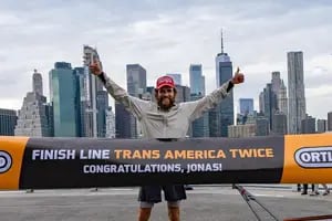 El increíble Forrest Gump alemán: cruzó Estados Unidos en bicicleta y volvió al trote en 100 días