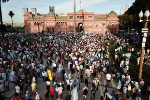 La manifestación en Plaza de Mayo por el 27F