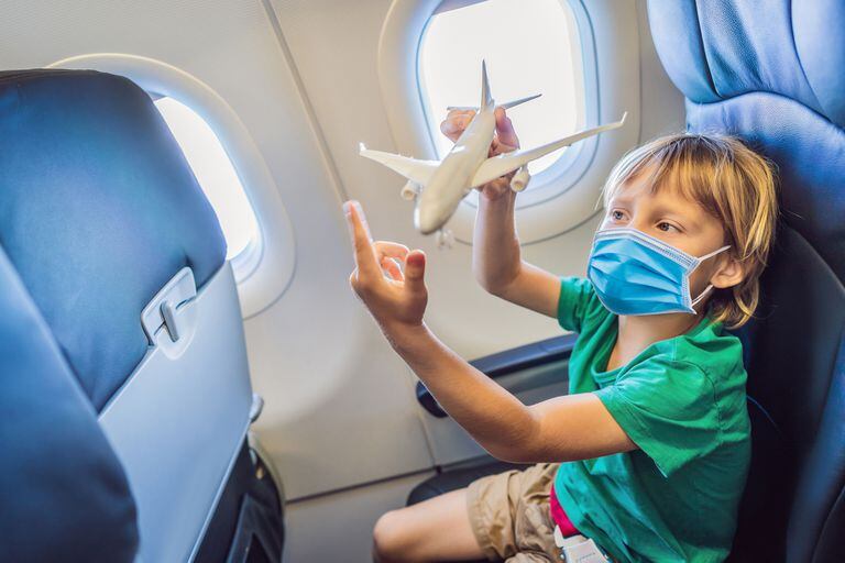 No vigilar a los niños es uno de los mandamientos de lo que no hay que hacer en un vuelo