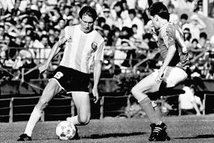 El debut de Sensini en la selección mayor, el 16 de diciembre de 1987, contra Alemania, en Vélez, algo más de un año después de ser sparring de los campeones mundiales