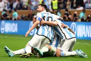 El festejo de Leo con Di María por su gol