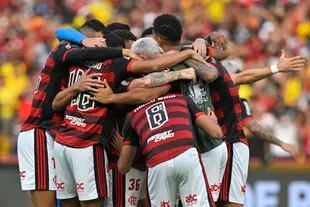 Todos juntos: los jugadores de Flamengo son los campeones tras un paso demoledor por las canchas sudamericanas.