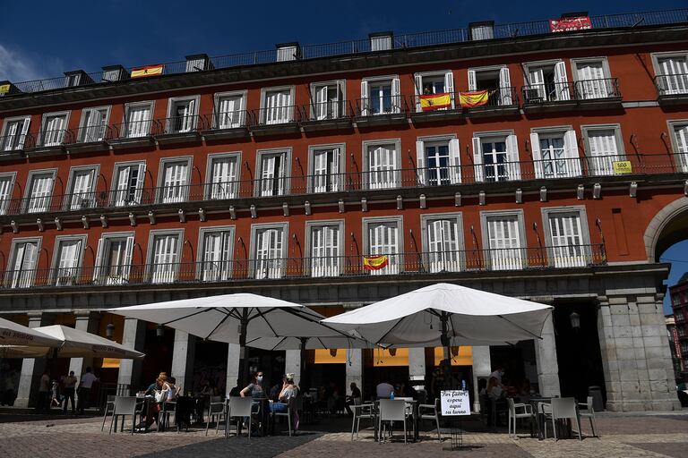 Los motivos detrás del insólito furor por las linternas en España