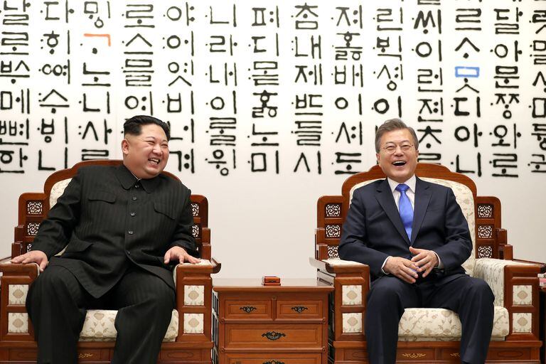Reunión en Panmunjom, dentro de la zona desmilitarizada que separa las dos Coreas