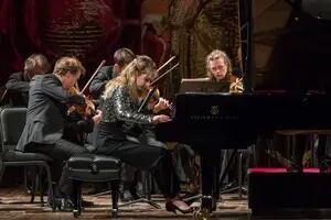 La Orquesta de Cámara de Múnich y la pianista Lise de la Salle brillaron sin necesidad de que una de las partes impusiera el mando