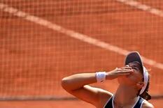El emotivo momento que vivió la nueva campeona de Roland Garros en la premiación
