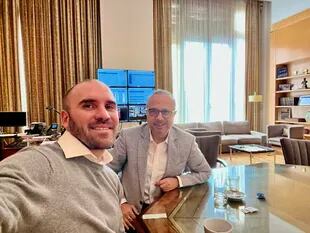 Selfie. El ministro de Economía, Martín Guzmán, con el CEO de Syngenta, Antonio Aracre