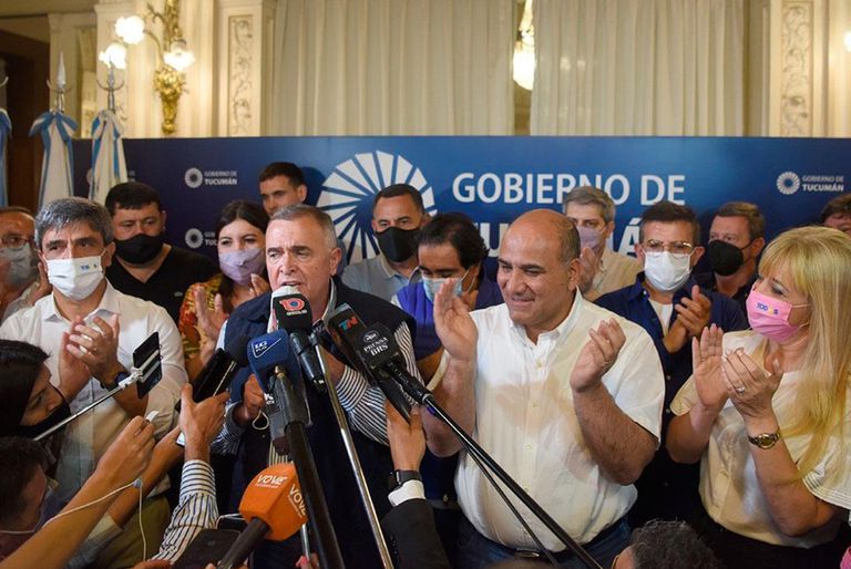 Manzur y Jaldo en el Salón Blanco de la Casa de Gobierno de Tucumán