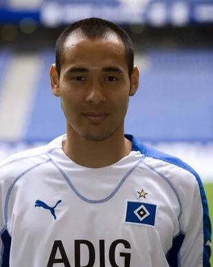 Takahara, con la camiseta del Hamburger SV