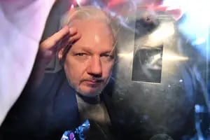 Una decisión judicial en Gran Bretaña abre la puerta a la extradición de Assange a EE.UU.