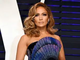 ARCHIVO - Jennifer Lopez llega a la fiesta de los Oscar de Vanity Fair el 24 de febrero de 2019 (Foto por Evan Agostini/Invision/AP, archivo)