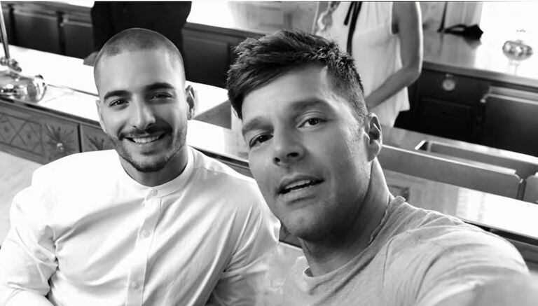In the selfie taken by Ricky Martin and Maluma at the beginning of 