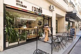 Sobre la calle Uruguay, en Recoleta, Rondó se volvió una cita ineludible para los amantes del buen café.