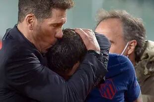Reconocimiento de Diego Simeone a Correa con un afectuoso saludo.