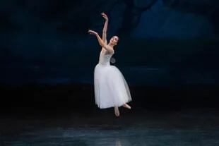 Este año María Lovero debutó en el Teatro Municipal de Santiago con el protagónico en "Giselle", título romántico por antonomasia y gran desafío en la carrera de toda bailarina clásica