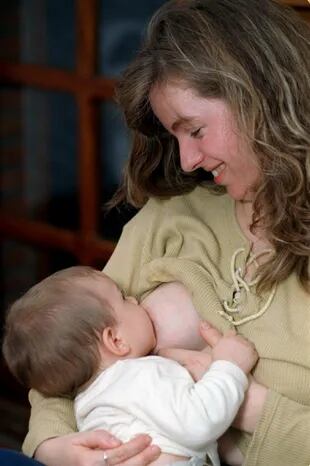 La OMS recomienda alimentar al bebe exclusivamente con leche materna durante los primeros seis meses