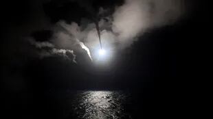 Estados Unidos lanzó más de 50 misiles a una base aérea siria