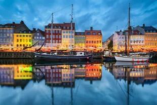 Copenhague. Zona portuaria de noche.