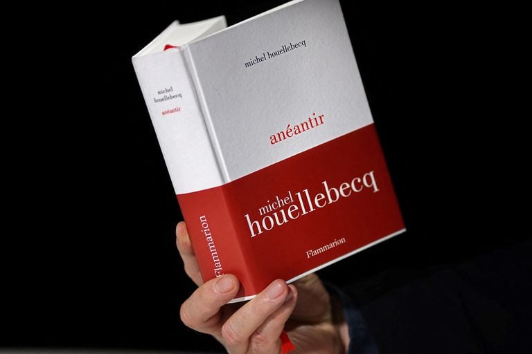 "Aneantir" ("Aniquilar"), el nuevo libro de Michel Houellebecq, tiene 700 páginas 