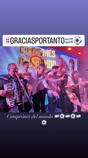 Messi, Di Maria e Paredes hanno cantato sul palco a ritmo di musica "bambini" (Foto: Instagram @jorge_barreto87)
