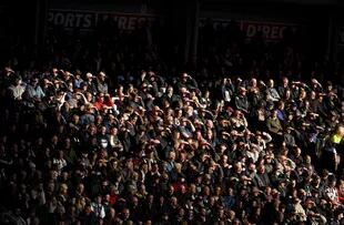 Los hinchas de Newcastle United en el comienzo de la English Premier League en St. James' Park