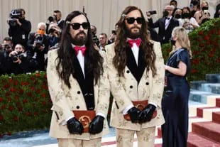 Alessandro Michele -creative director of Gucci- and Jared Leto, united by their love of fashion and surprise effects