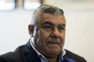 La AFA recupera su lugar en la FIFA: Tapia reemplaza al destituido Wilmar Valdez