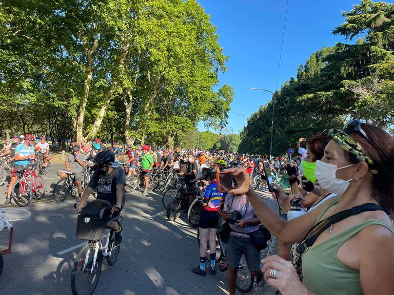 Multitudinaria pedaleada para pedir justicia por la ciclista atropellada