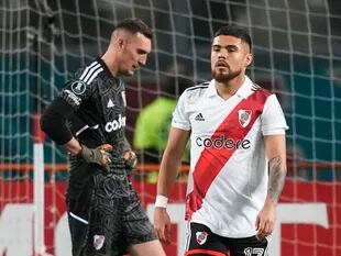 La desazón de Paulo Díaz y Franco Armani durante el partido ante Sporting Cristal