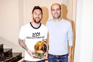 El periodista "malvino" que ama los asados, idolatra a Messi y quiere que la Argentina salga campeón