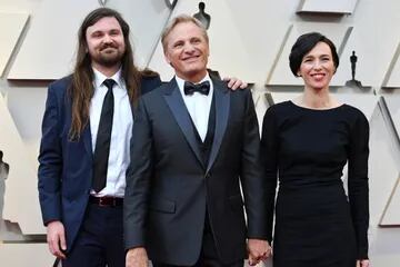 Por primera vez en 13 años Viggo Mortensen llevó a su mujer Ariadna Gil a los Oscar. La pareja fue acompañada por Henry, el hijo de él