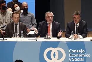 Gustavo Beliz, Alberto Fernández y Sergio Massa, en el Consejo Económico y Social