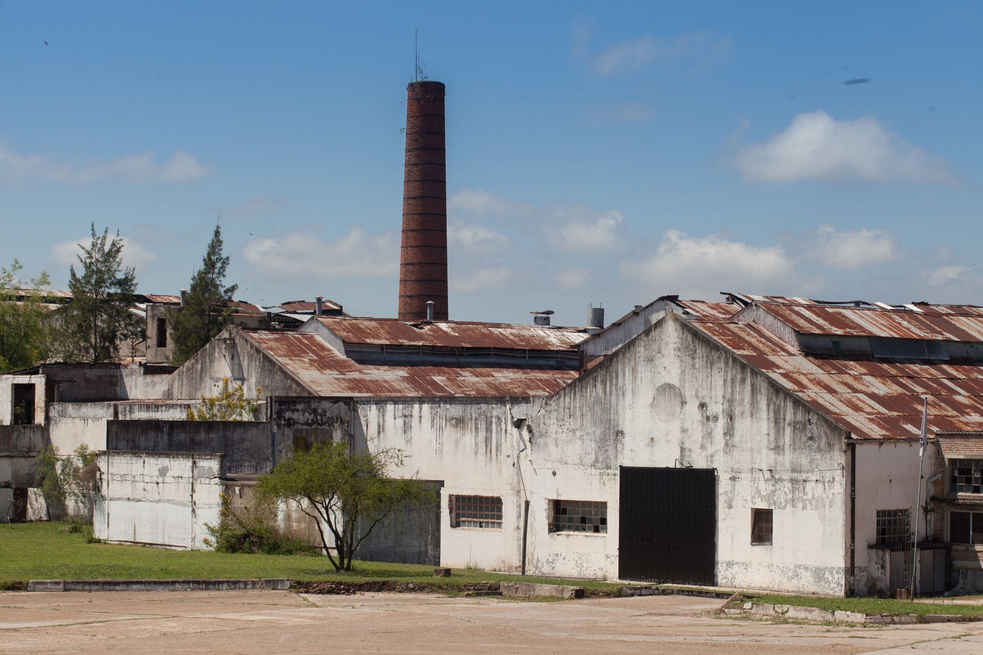 En la Fábrica Colón, la chimenea aún se mantiene en pie.