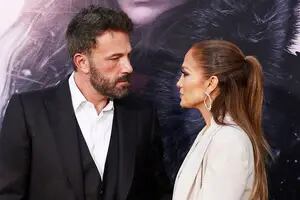 Jennifer Lopez y Ben Affleck vivieron un tenso momento durante su paso por una alfombra roja