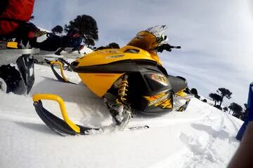 Ir a la cima del volcán Copahue en moto de nieve una experiencia inolvidable que se puede disfrutar en familia