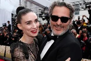 Joaquin Phoenix y Rooney Mara, en la entrega de los Oscar