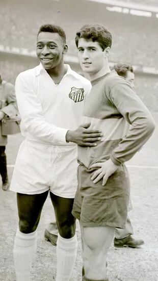Pelé y Rojitas, un poster de la final de la Libertadores de 1963
