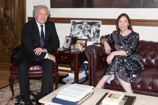 Luis Almagro, el uruguayo que preside la OEA, junto a María Eugenia Vidal; Almagro es blanco de las críticas del gobierno argentino