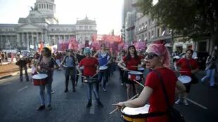 En el Día de la Mujer, manifestantes marcharon desde el Congreso a Plaza de Mayo para reclamar medidas contra la violencia de género