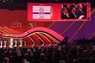Ceremonia de la Copa Mundial de la FIFA en el Centro de Exposiciones de Doha el 1 de abril de 2022 en Doha