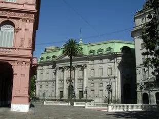 El Banco Nación, proyectado por Bustillo, sobre la Plaza de Mayo