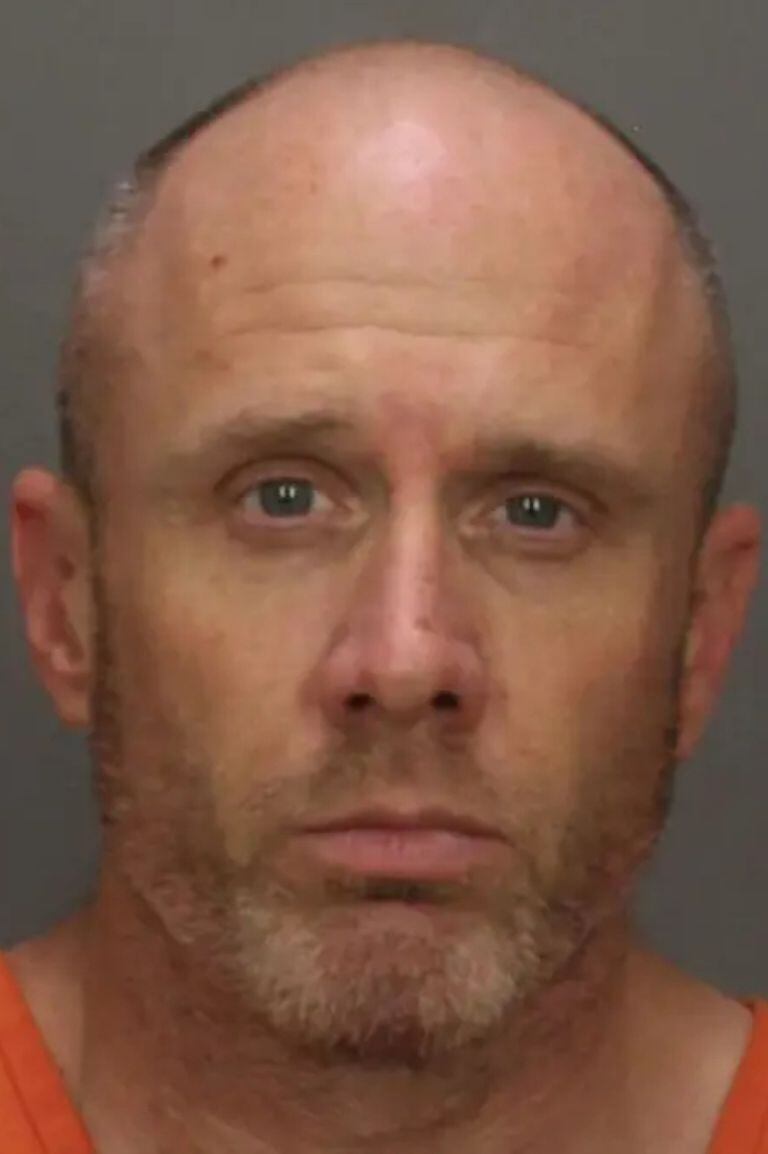 Un hombre fue acusado de matar a golpes a un residente de Nueva Jersey que, según aseguró, abusó sexualmente de él cuando era niño